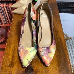 ASOS floral model pumps